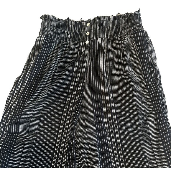 Women’s Trixxi BLACK & WHITE Smocked Waist Wide Leg Pants Size S NWT - Picture 2 of 7